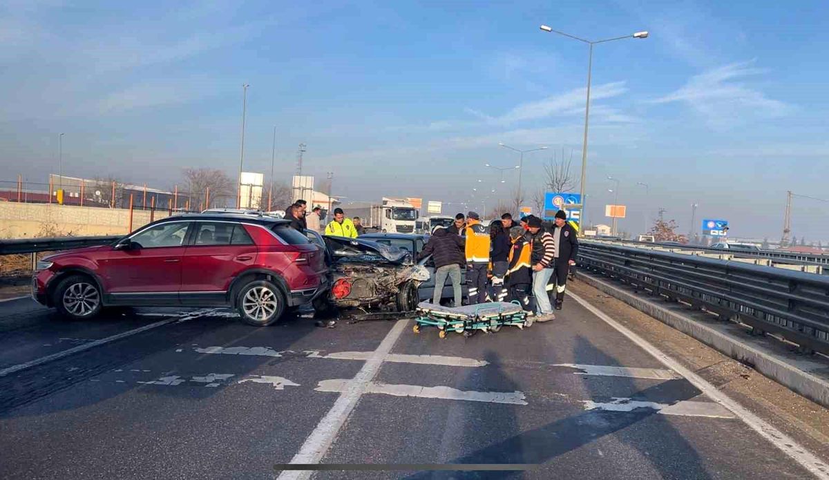 Afyonkarahisar\'da Trafik Kazası: 2 Yaralı