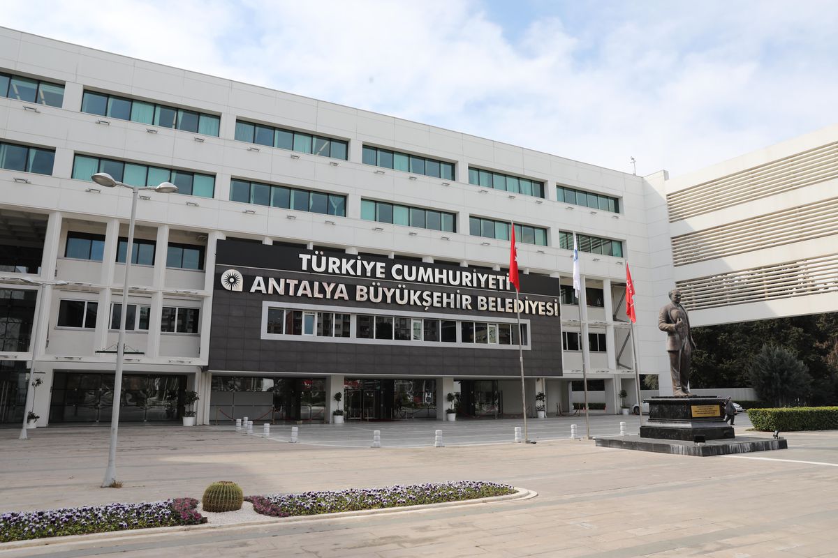 Antalya\'da 2 Bin Çalışana Emeklilik Duyurusu