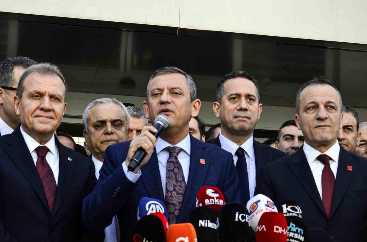 CHP Lideri Özgür Özel\'den Mersin\'de Sürpriz Açılış