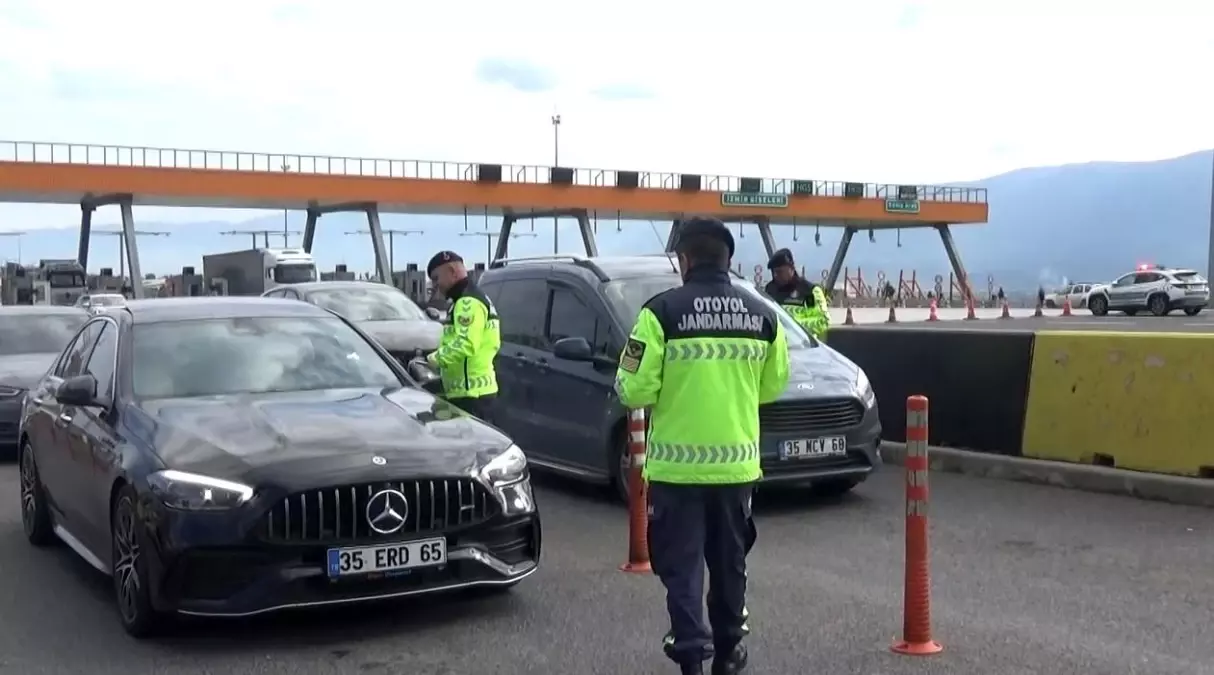 İzmir Otoyol Jandarması\'nın Başarılı Faaliyetleri