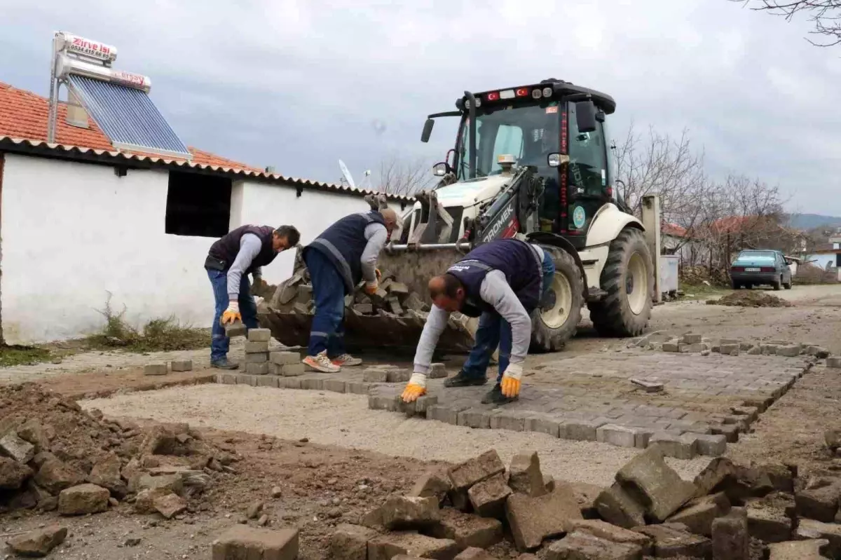 Manisa\'da Yol Bakım ve Onarım Çalışmaları Devam Ediyor