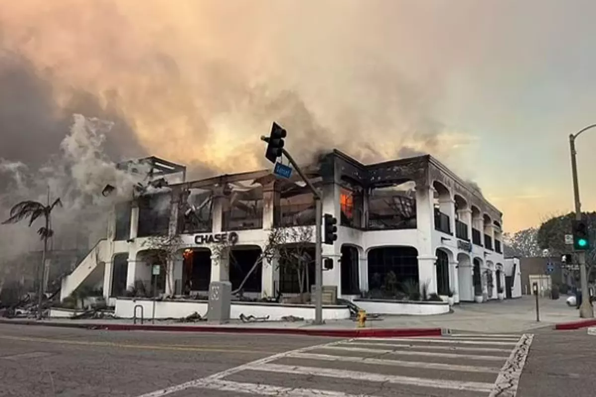 Öncesi ve sonrası fotoğraflarla Los Angeles yangının yarattığı yıkımı gösteriyor