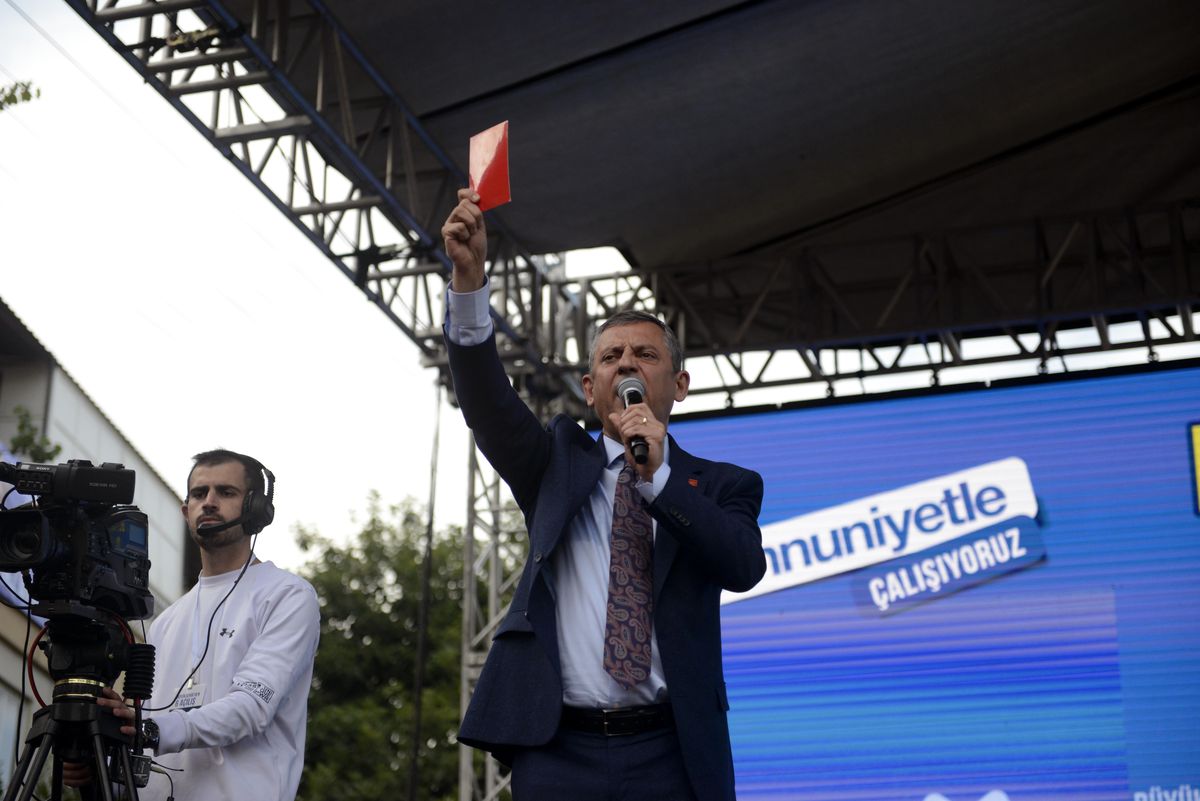 Özel: Seçimi getirene kadar Erdoğan\'a kırmızı kartı gösteriyoruz
