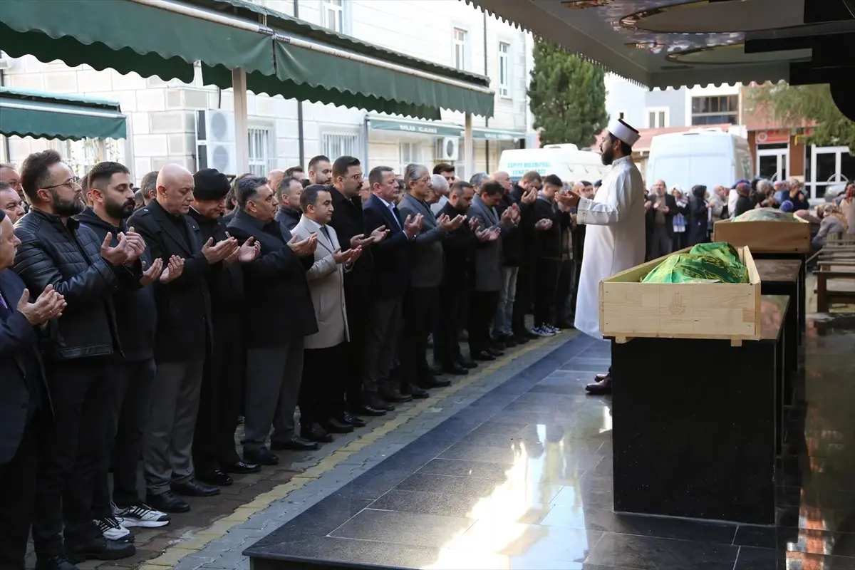 Şehit babası Nazım Bayrak son yolculuğuna uğurlandı