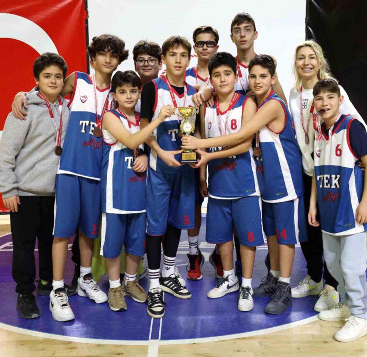 TEK Koleji Basketbol Takımı\'ndan İl Üçüncülüğü