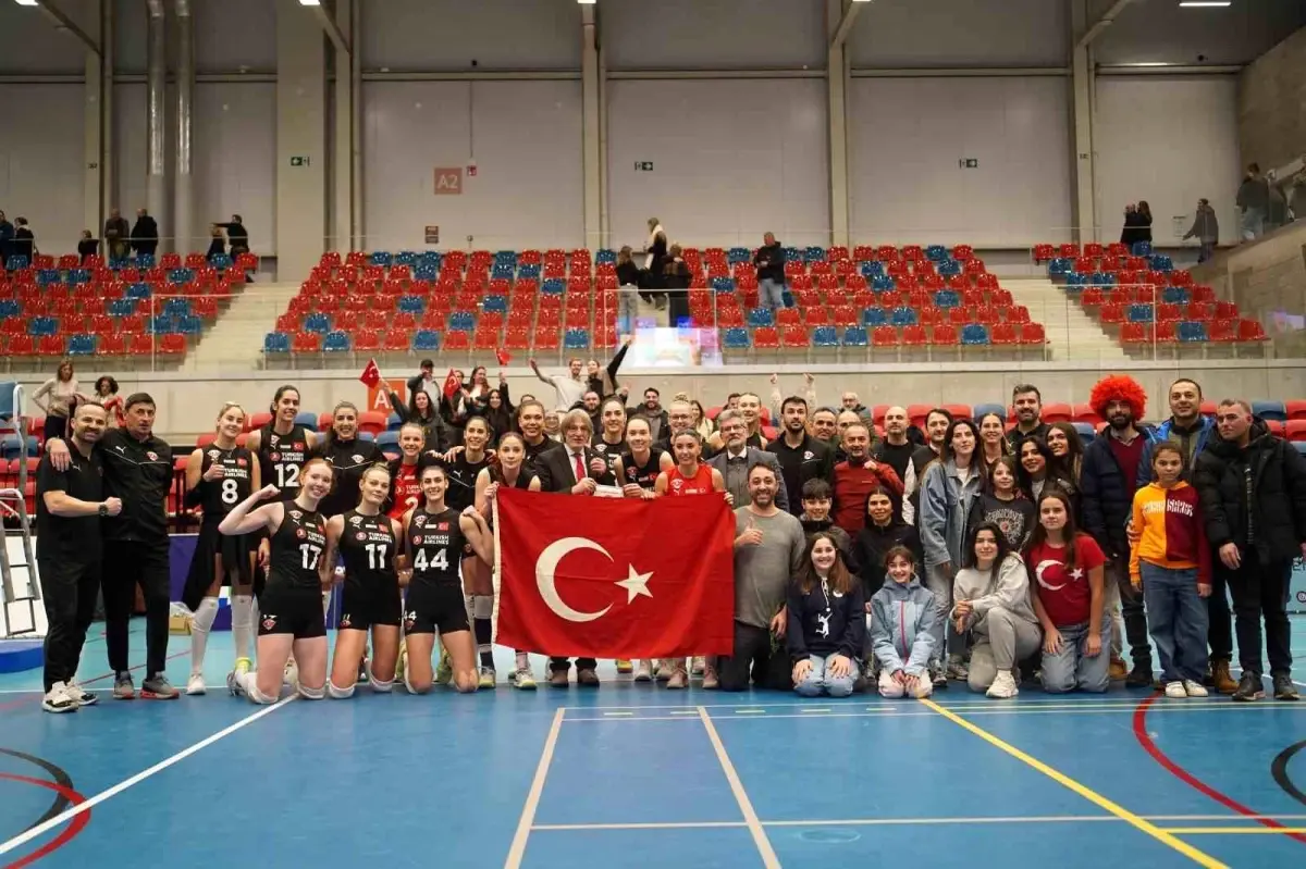 THY Voleybol Takımı CEV Kupası\'nda Galip