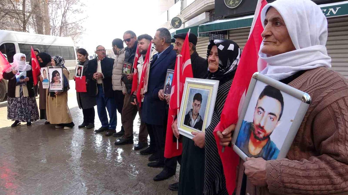 Van\'da Aileler Evlatları İçin Mücadele Ediyor