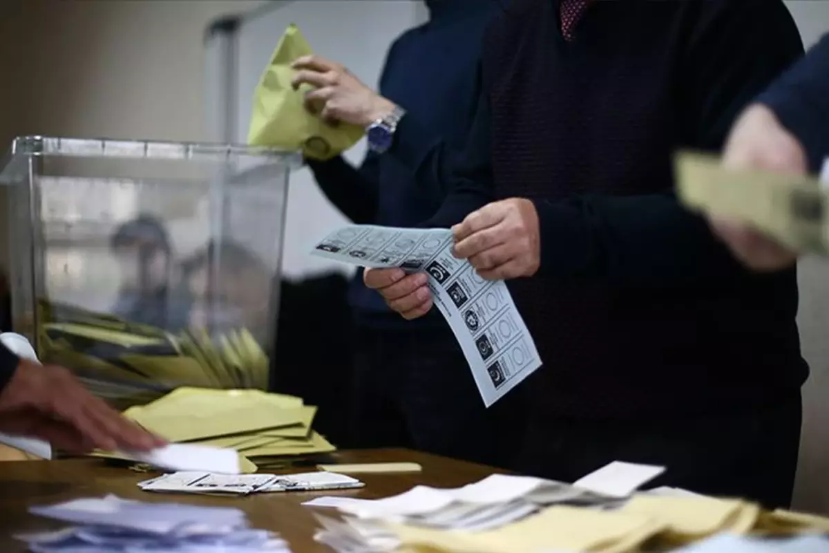 YSK, seçimlere girme yeterliliği olan 38 partiyi açıkladı