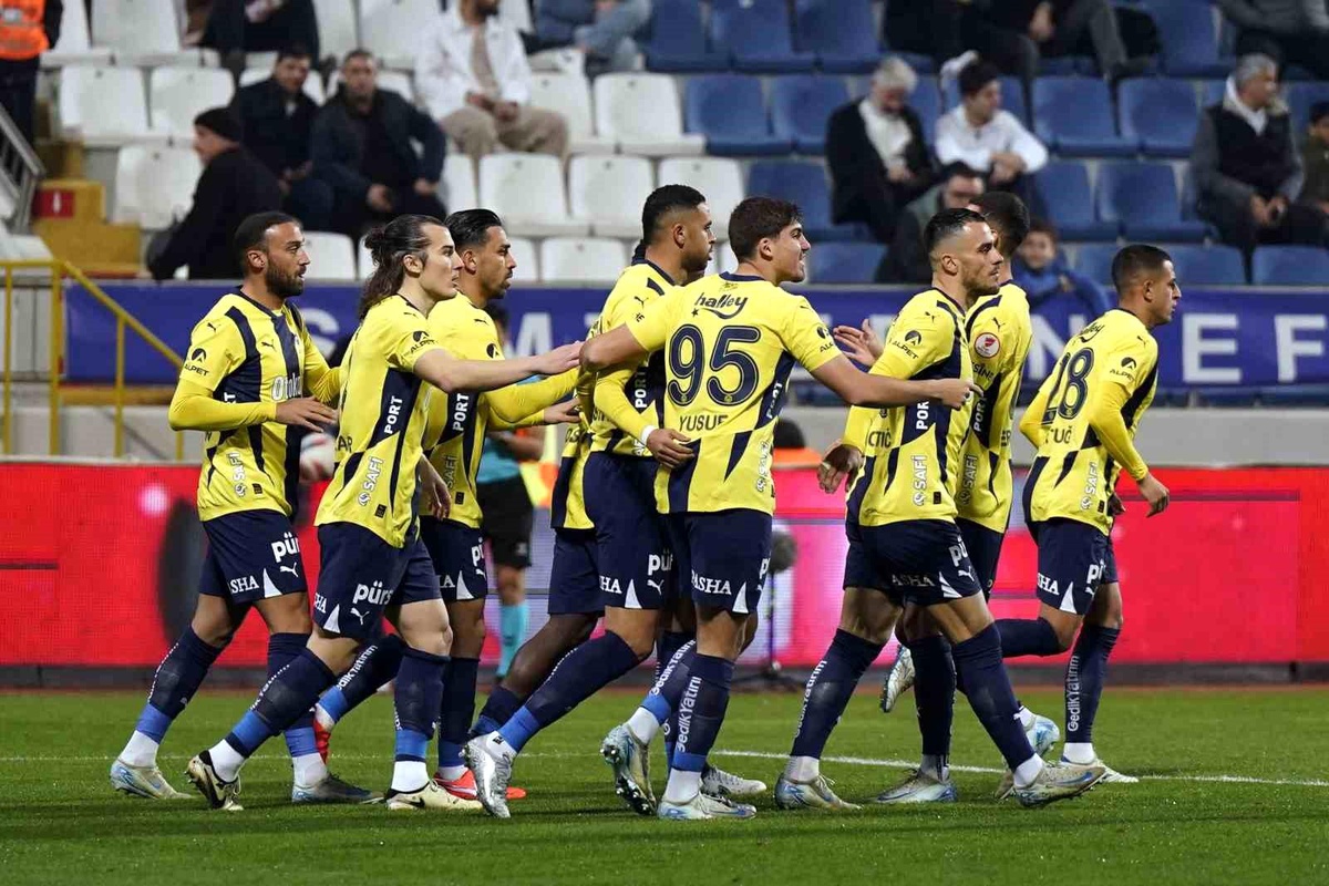 Kasımpaşa - Fenerbahçe: İlk Yarıda 1-0
