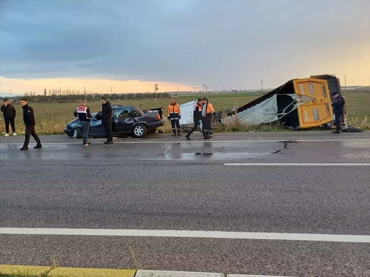 Ayvalık’ta Trafik Kazası: Sürücü Hayatını Kaybetti