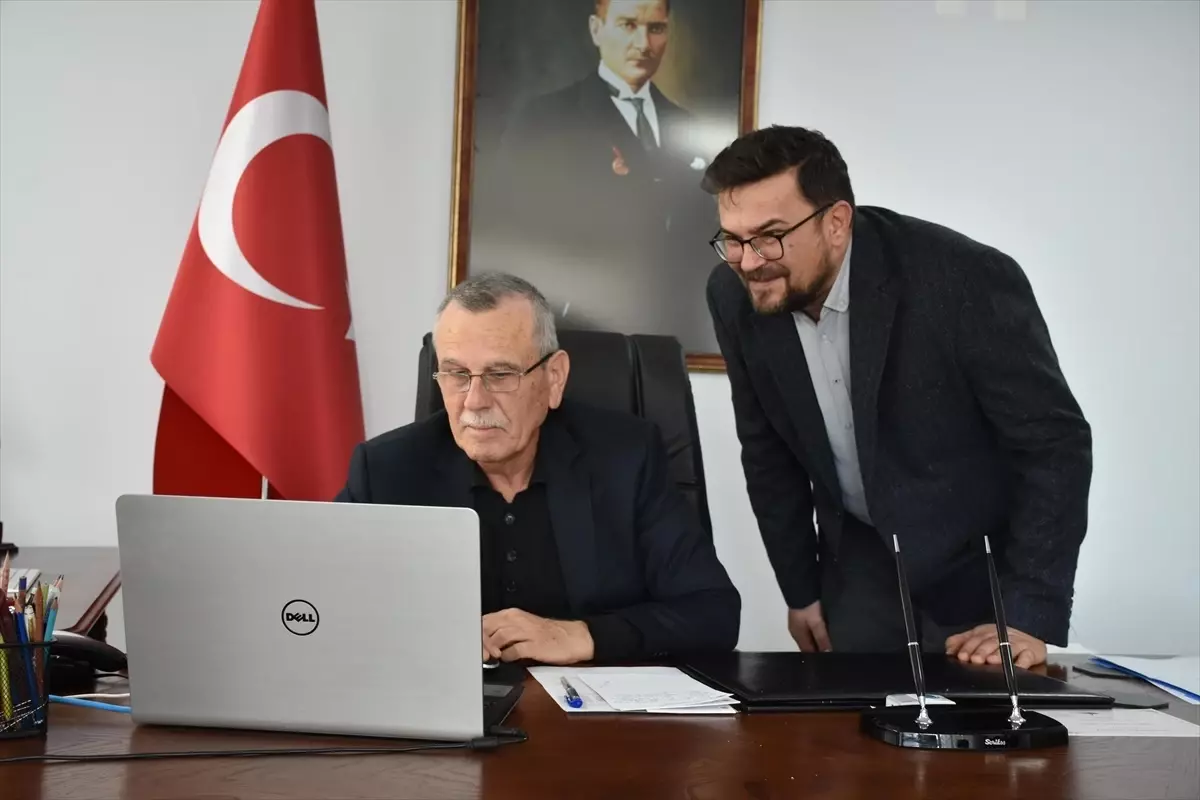 Kaymakam Günlü 'Yılın Kareleri' Oylamasına Katıldı