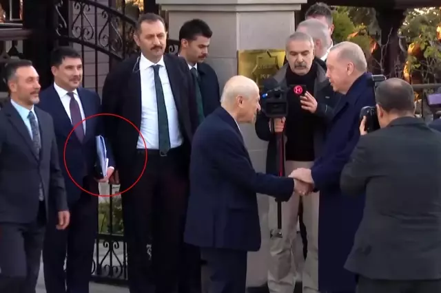 Cumhurbaşkanı Erdoğan ile Bahçeli görüşmesinde dikkat çeken 'beyaz dosya' detayı