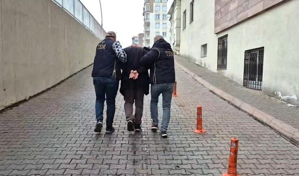 FETÖ üyesi ihraç hakim yakalandı