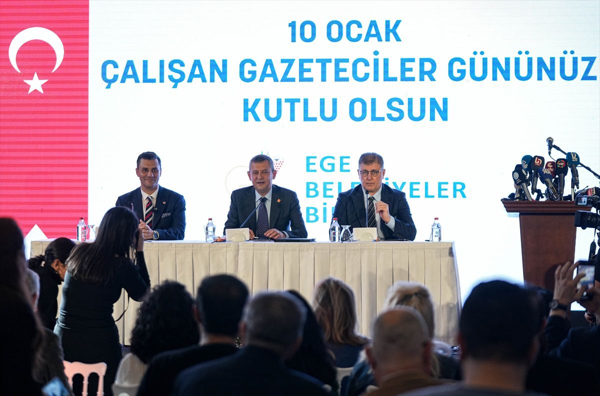 CHP Genel Başkanı Özel, İzmir\'de 10 Ocak Çalışan Gazeteciler Günü etkinliğine katıldı Açıklaması
