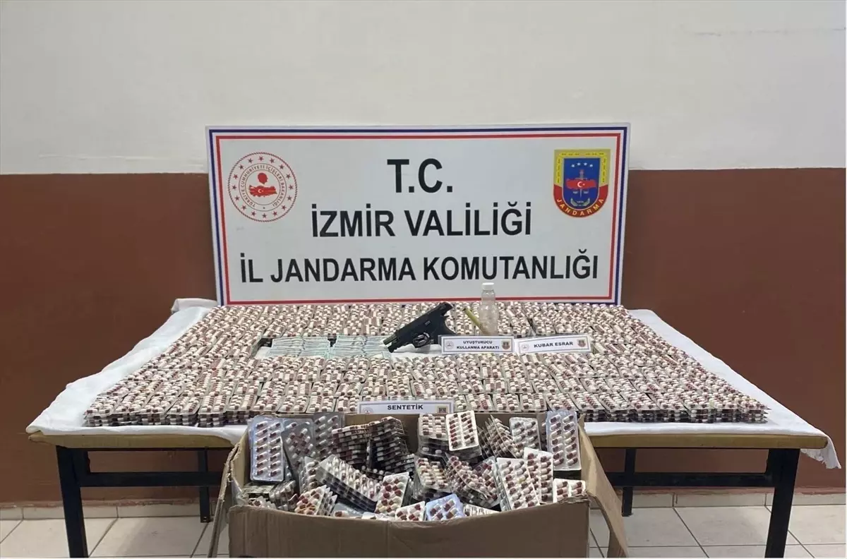 İzmir\'de Uyuşturucu Operasyonu: 26 Bin Ecza Ele Geçirildi