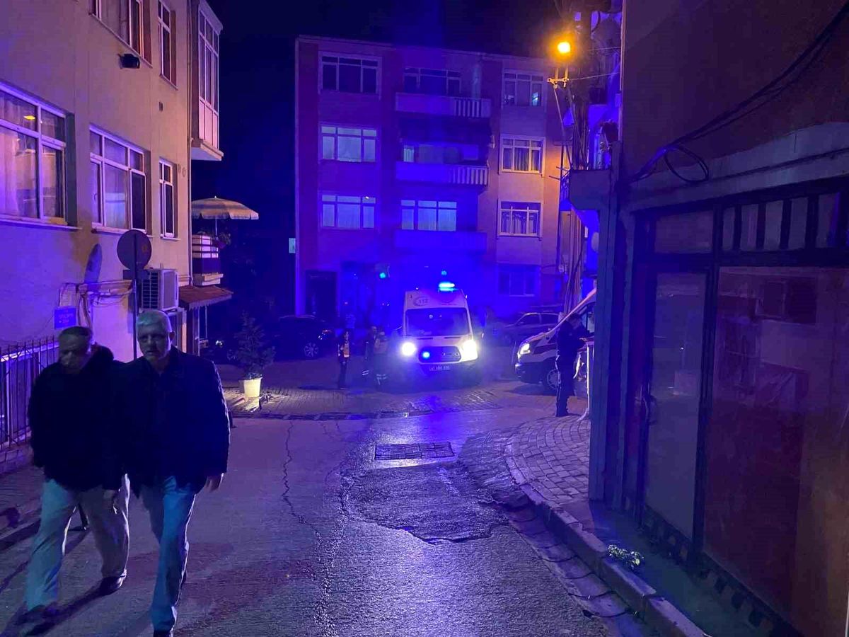 İzmit\'te Çatı Katında Yangın
