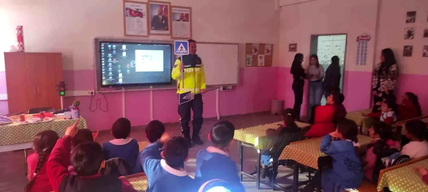 Kars\'ta Öğrencilere Trafik Semineri