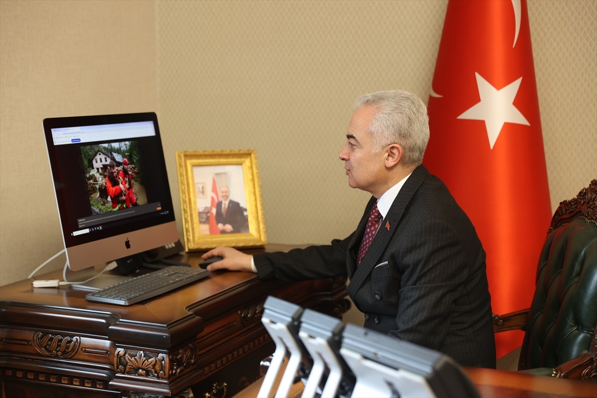 Vali Turan\'dan \'Yılın Kareleri\' Oylamasına Katılım