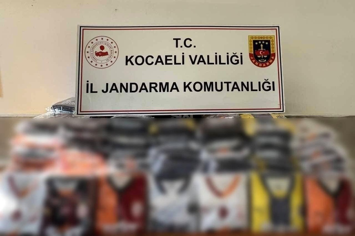 Kocaeli\'de Kaçak Spor Malzemeleri Ele Geçirildi