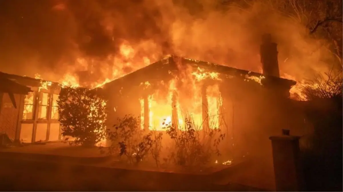 Los Angeles\'ta Orman Yangınları: Can Kaybı 7\'ye Ulaştı, 180 Bin Kişi Tahliye Edildi