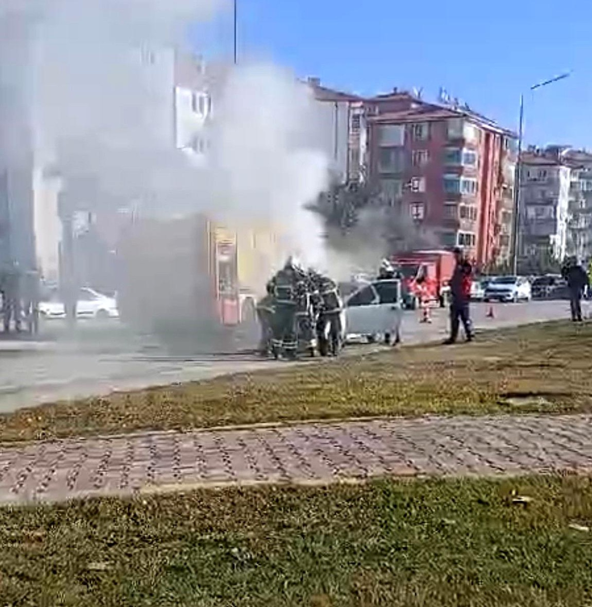 Isparta\'da Otomobil Yangını Korkutmadı