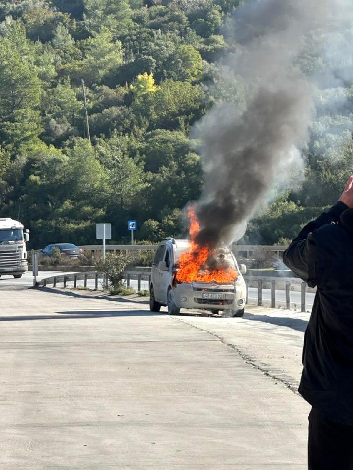 Bodrum\'da Hafif Ticari Araçta Yangın