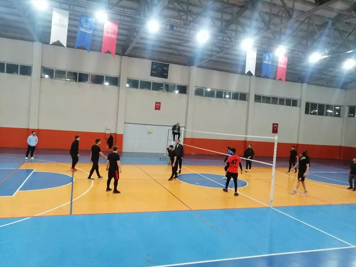 Bahçesaray\'da Voleybol Turnuvası Düzenlendi