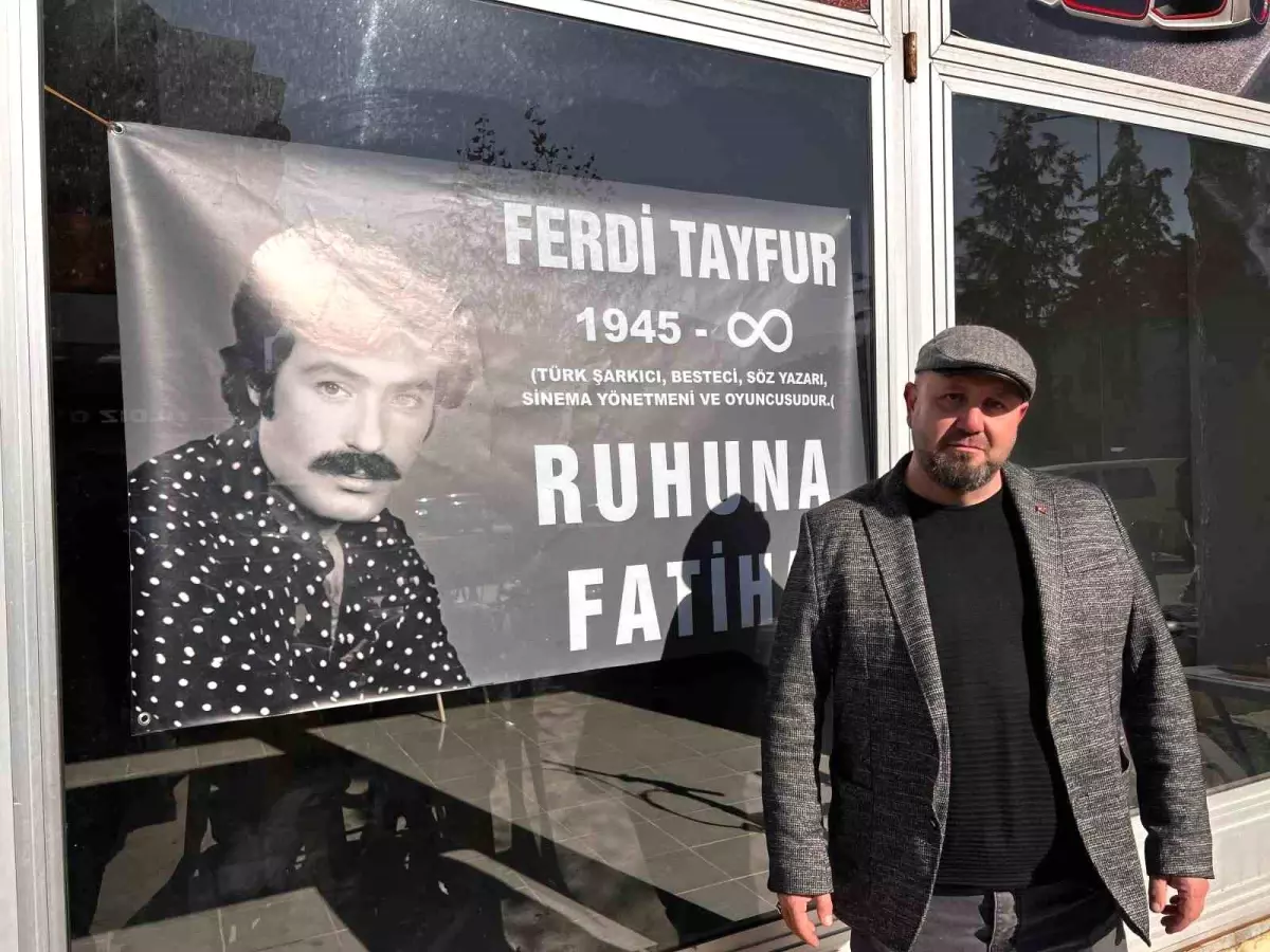 Ali Uğur\'dan Ferdi Tayfur Anısına Pişi Dağıtımı