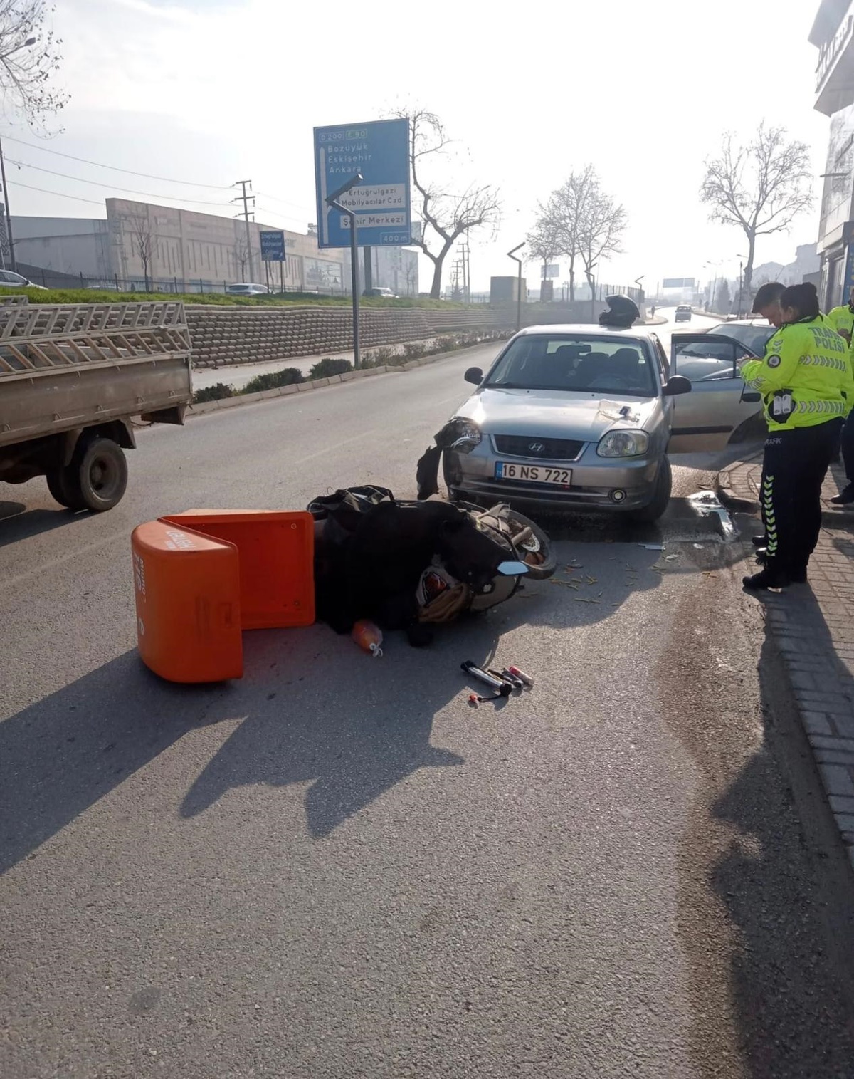 Bursa\'da Motosiklet Ve Otomobil Çarpıştı: Sürücü Yaralandı