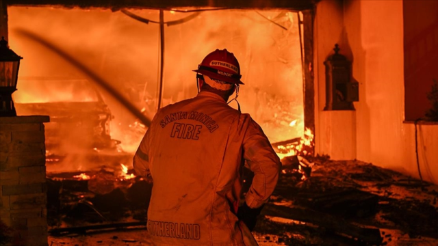 California Valisi yangının söndürülememesinin nedenlerini yargıya taşıyor