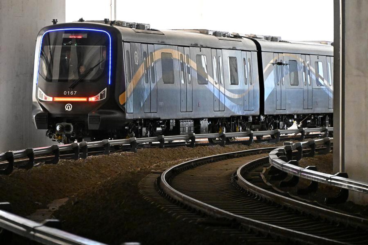 Qingdao\'da Yeni Metro Aracı Hizmete Girdi