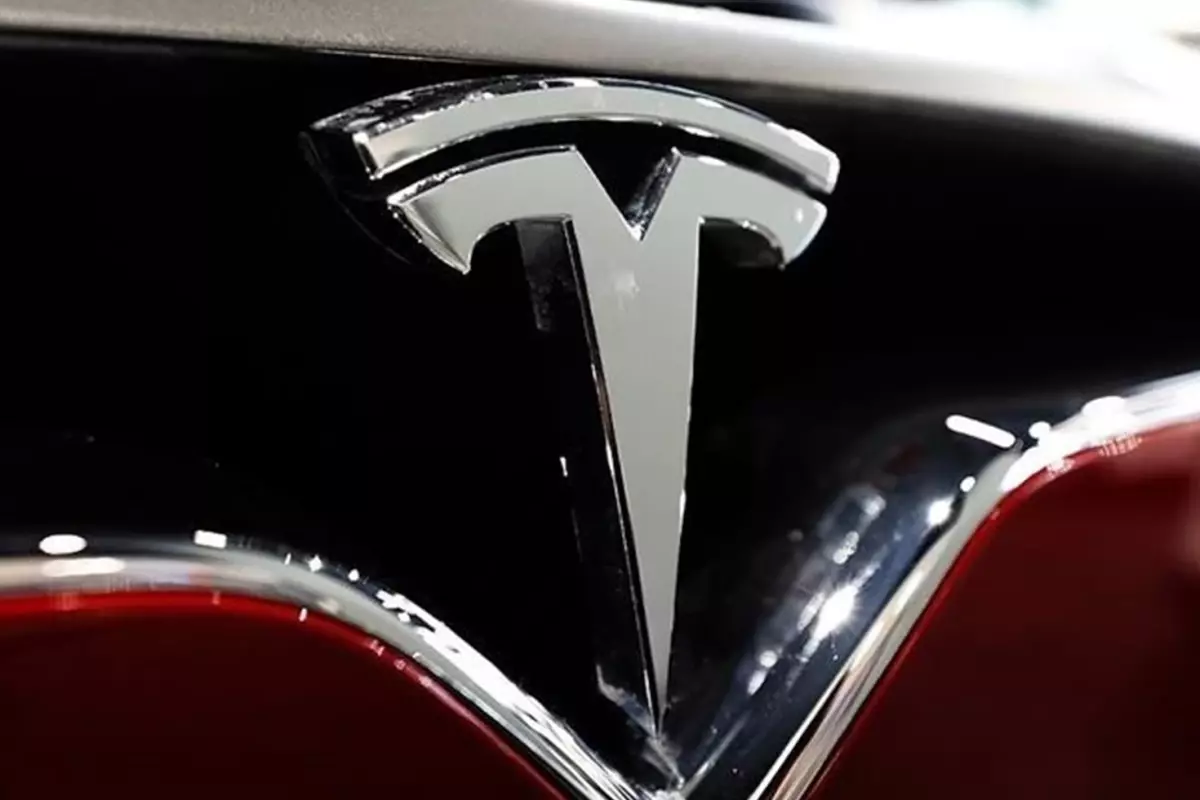 Elon Musk\'ı kara kara düşündüren sorun! 240 bin Tesla geri çağrıldı