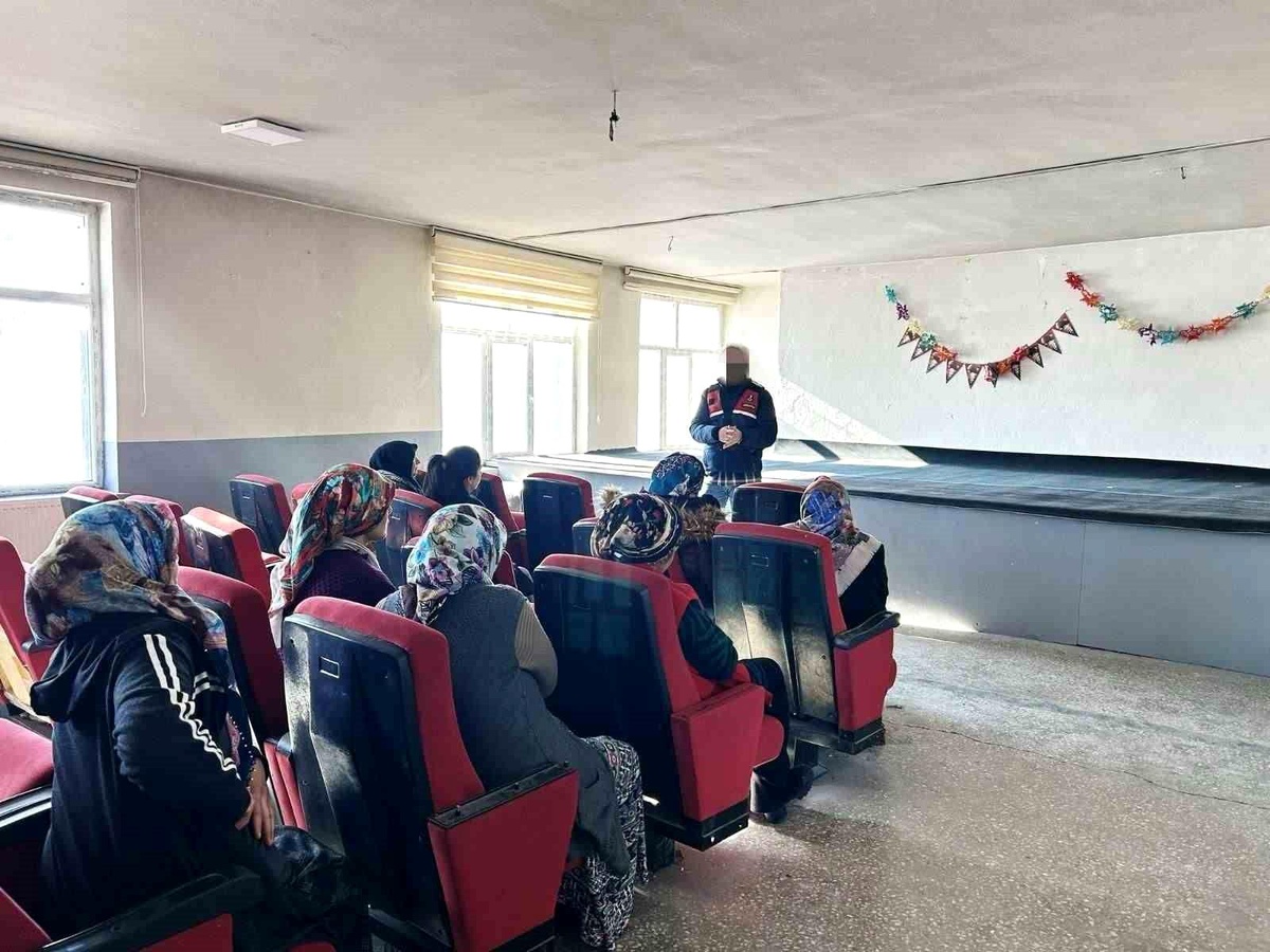 Kars\'ta Anneler Uyuşturucuya Karşı Eğitiliyor