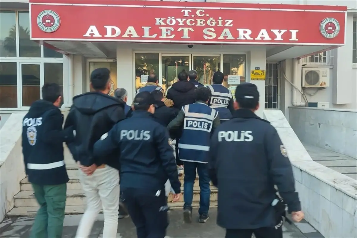 Köyceğiz\'de Polis Kılığına Giren Şüpheliler Tutuklandı