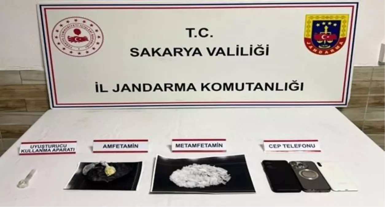 Karasu\'da Uyuşturucu Operasyonu: 2 Tutuklandı