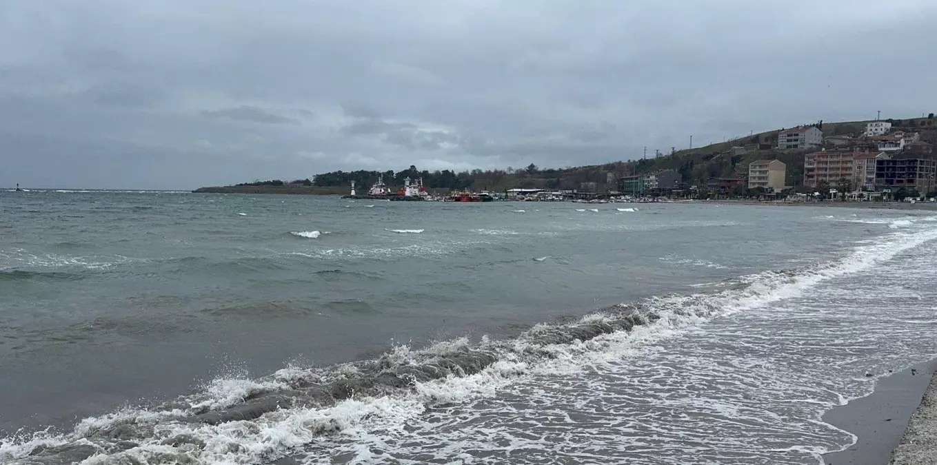 Tekirdağ\'da Fırtına Balıkçıları ve Eğitim Uçuşlarını Vurdu