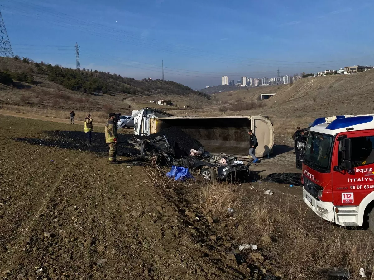 Ankara\'da Zift Yüklü Kamyon Kazası: 3 Belediye Personeli Hayatını Kaybetti