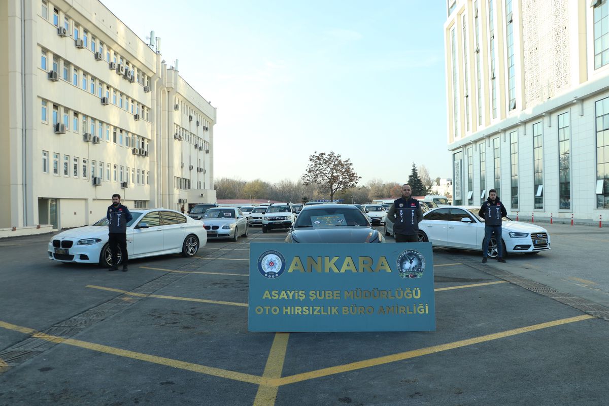 Deprem ve Trafik Kazasında Hasar Gören Araçları Taklit Eden Çeteye Operasyon