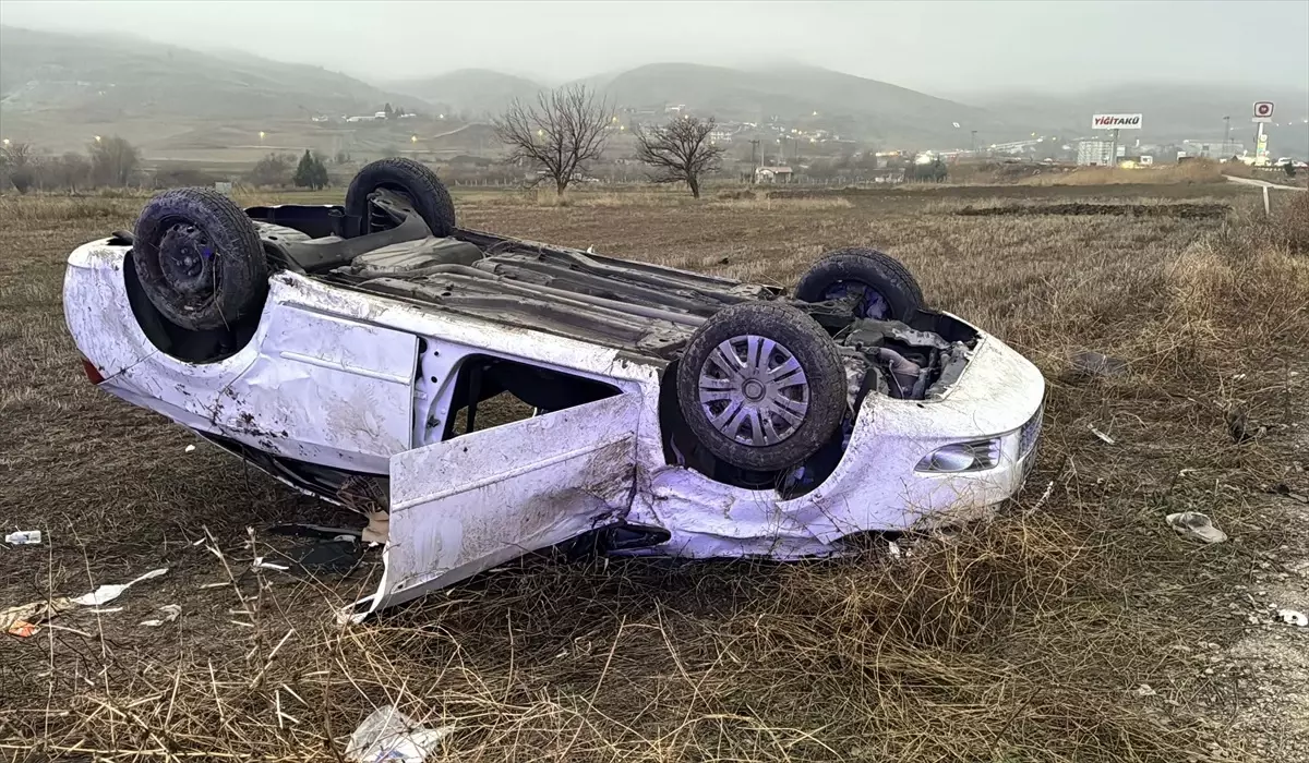 Elmadağ\'da Trafik Kazası: 1 Ölü, 4 Yaralı