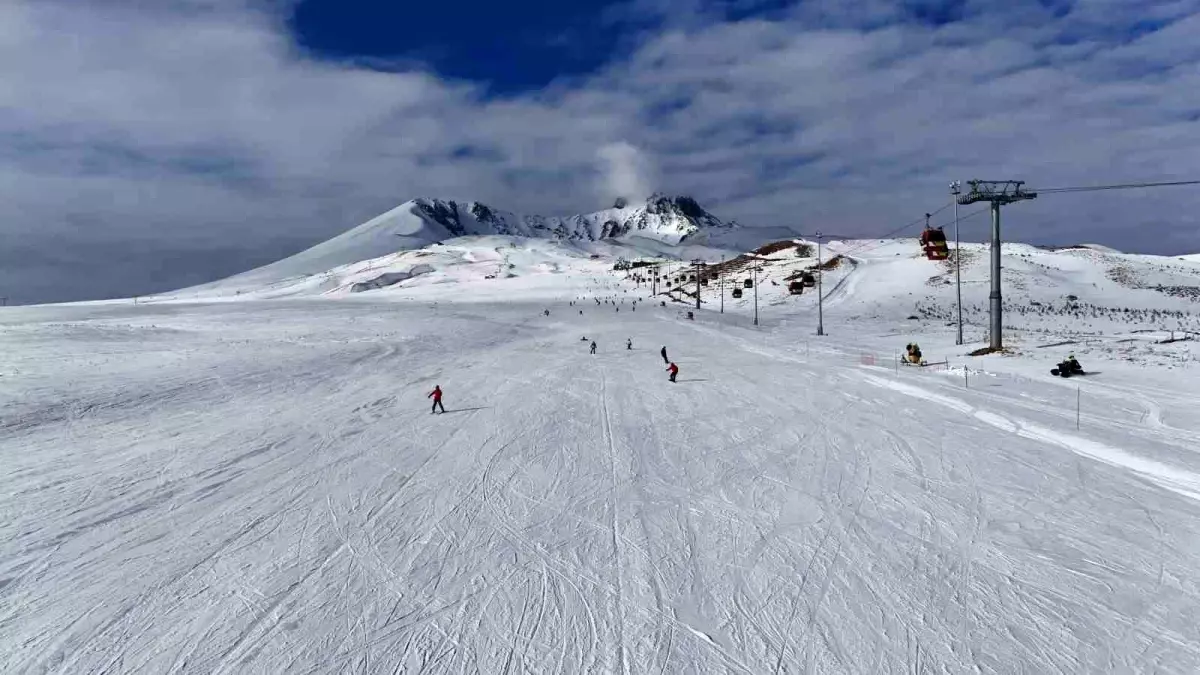 Erciyes Kayak Merkezi Misafirlerini Ağırlıyor