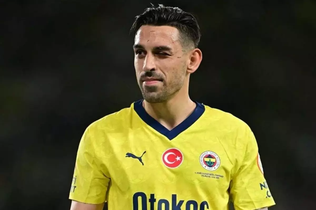 Fenerbahçe, İrfan Can Kahveci\'nin sözleşmesini 3 yıl uzattı