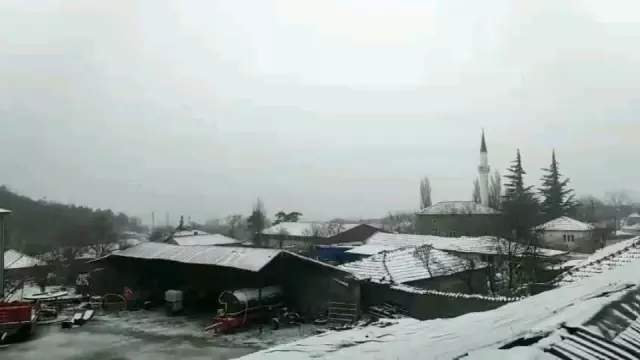 İstanbul'un yanı başında kar yağışı başladı