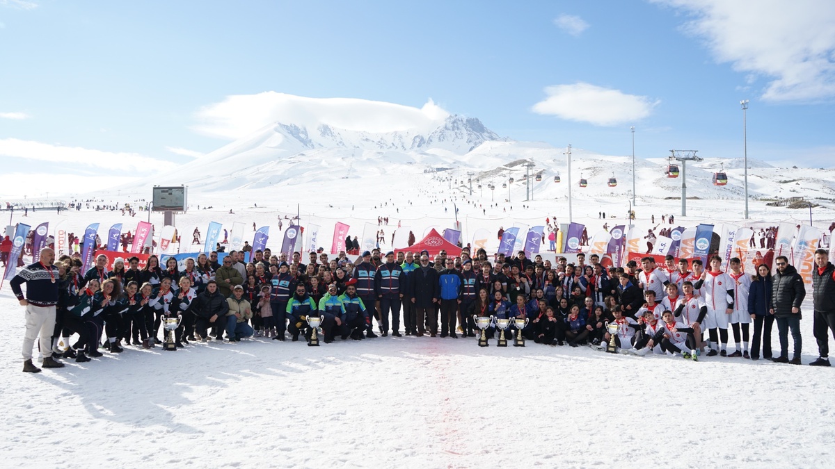 Erciyes Kayak Merkezi\'nde Kar Ragbi Türkiye Şampiyonası Tamamlandı