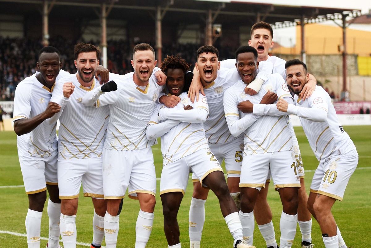 Manisa Futbol Kulübü Play-Off Hedefiyle Ümraniyespor\'u Ağırlıyor