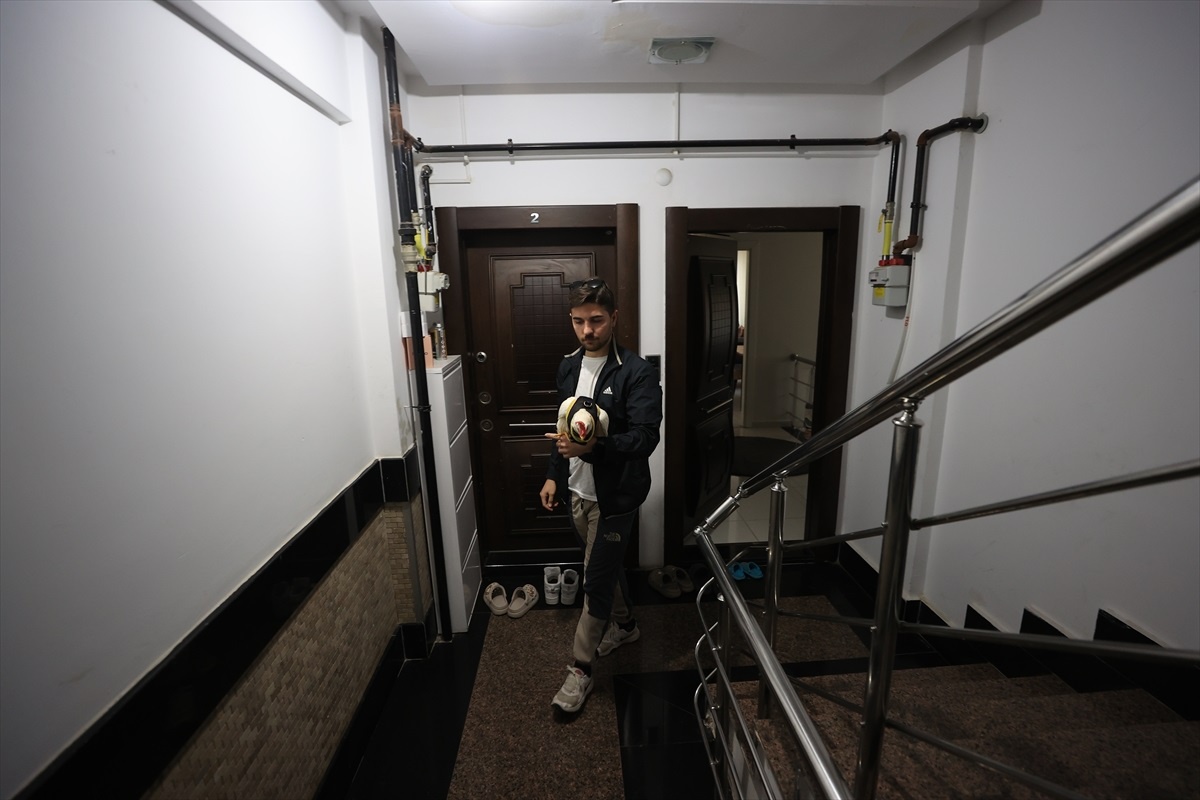 Sörf Eğitmeni ve Tavuk Arkadaşı