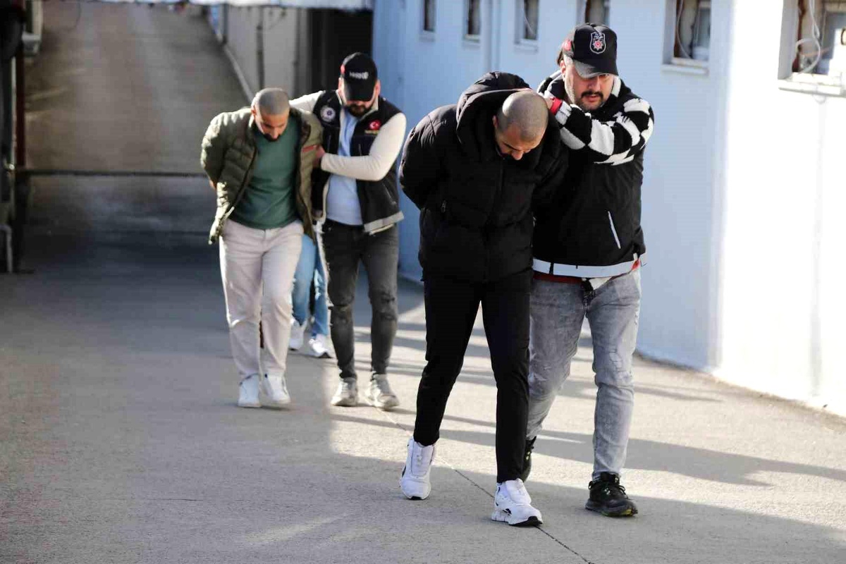 Adana\'da Sakatat İçinde 44 Kilo Esrar Ele Geçirildi