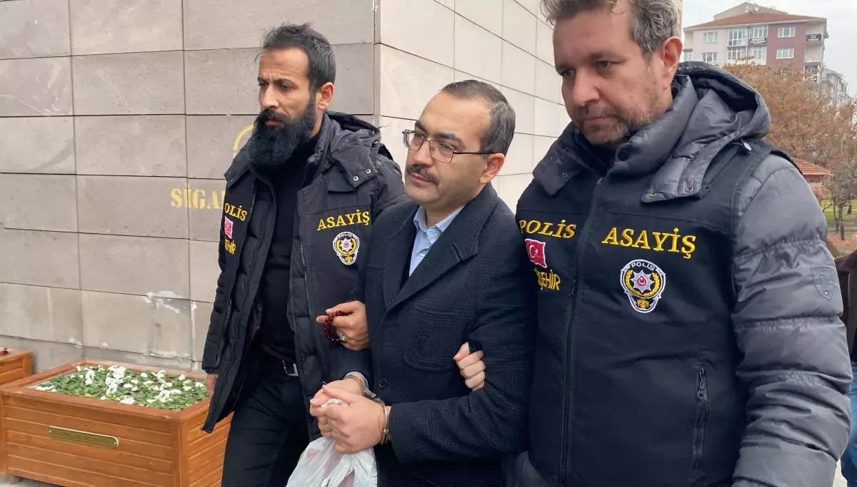 Müftü, Kız Öğrenciye Cinsel Mesajlar Göndermekten Tutuklandı