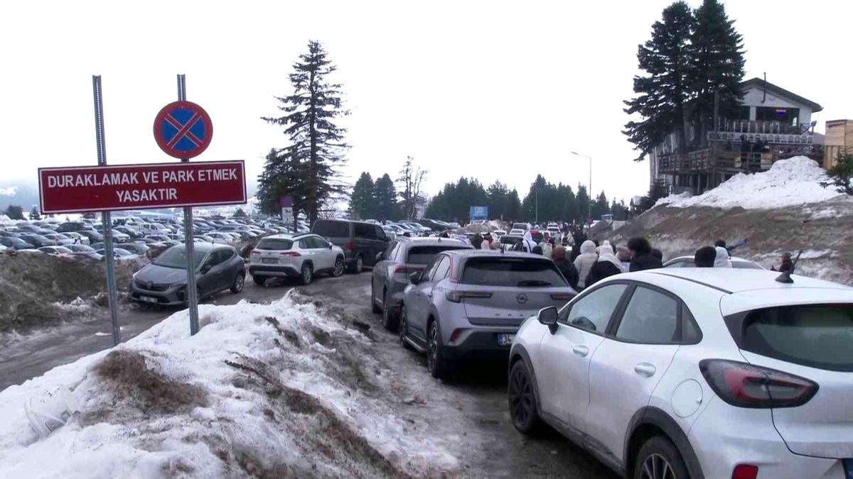 Uludağ\'da Otopark Krizi: Tatilciler Çileden Çıkıyor
