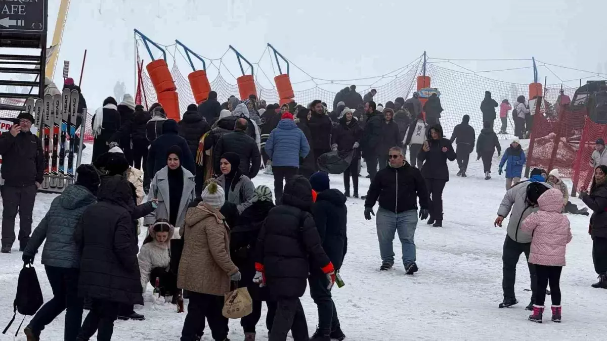 Bursa\'da Kış Turizmi Canlanıyor: Uludağ\'a Yoğun Turist Akını