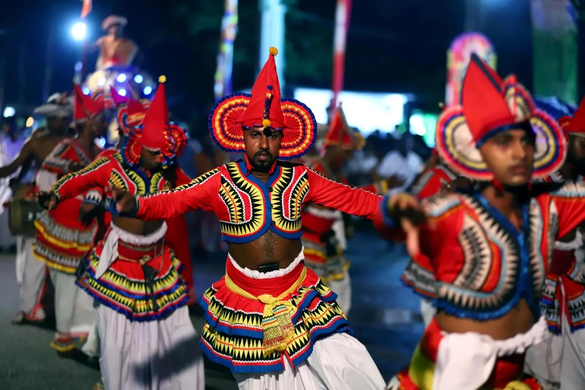 Sri Lanka\'da Duruthu Perahera Festivali